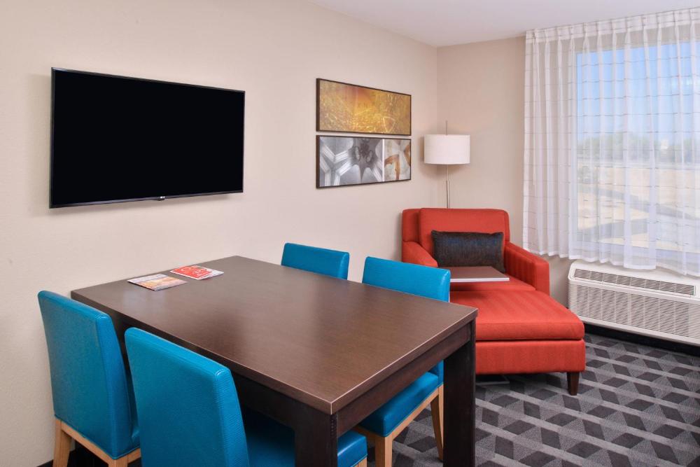 One-Bedroom Queen Suite with Sofa Bed - Hearing Accessible interior